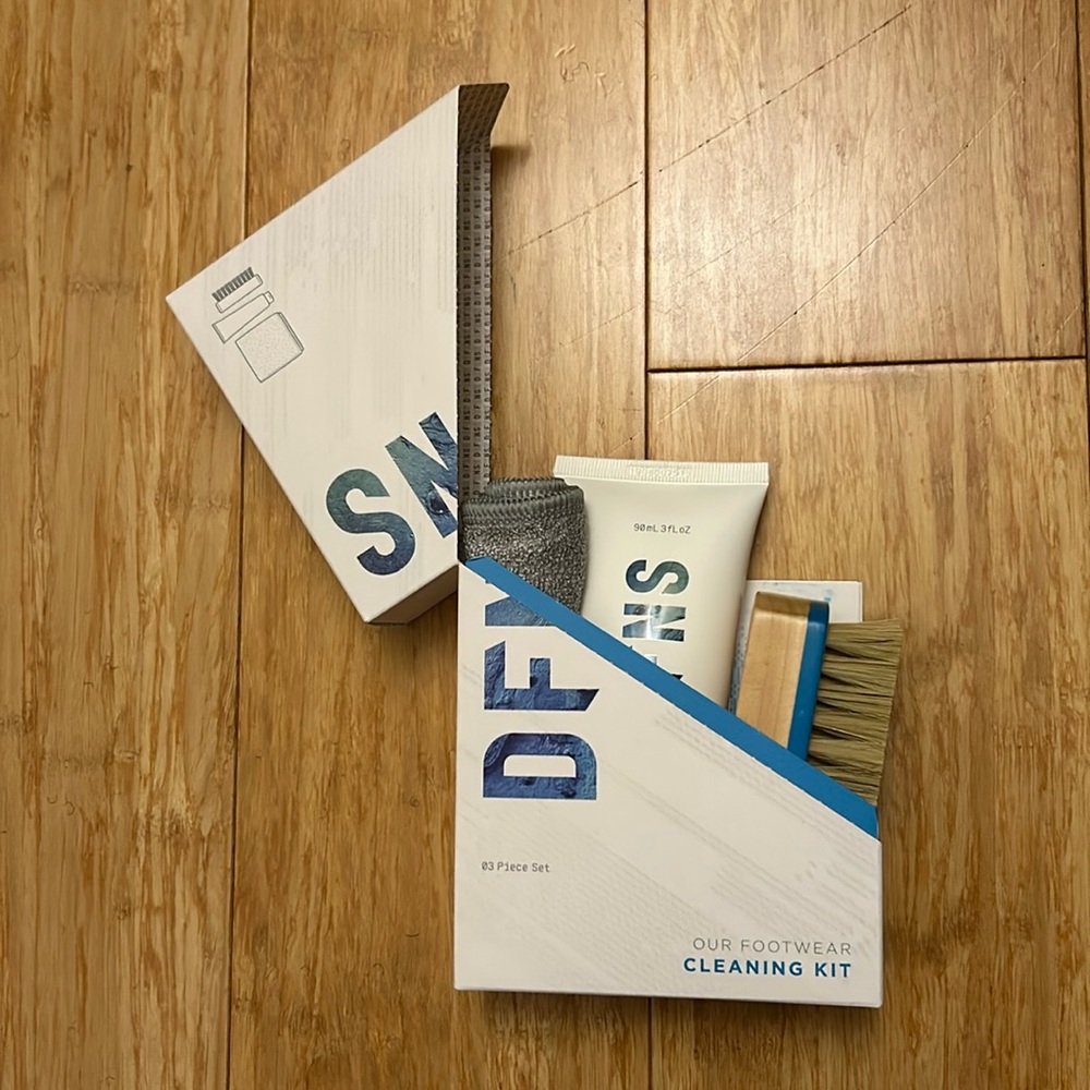 Footwear cleaning kit